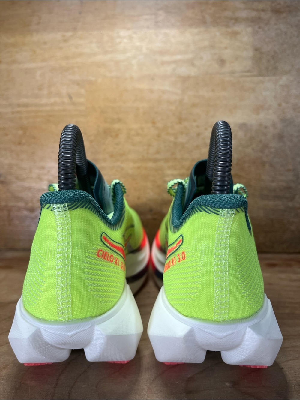 NEW Hoka One One Cielo X1 3.0 Womens Size 6 Running Shoes Neon Yuzu/Thyme - Picture 7 of 13